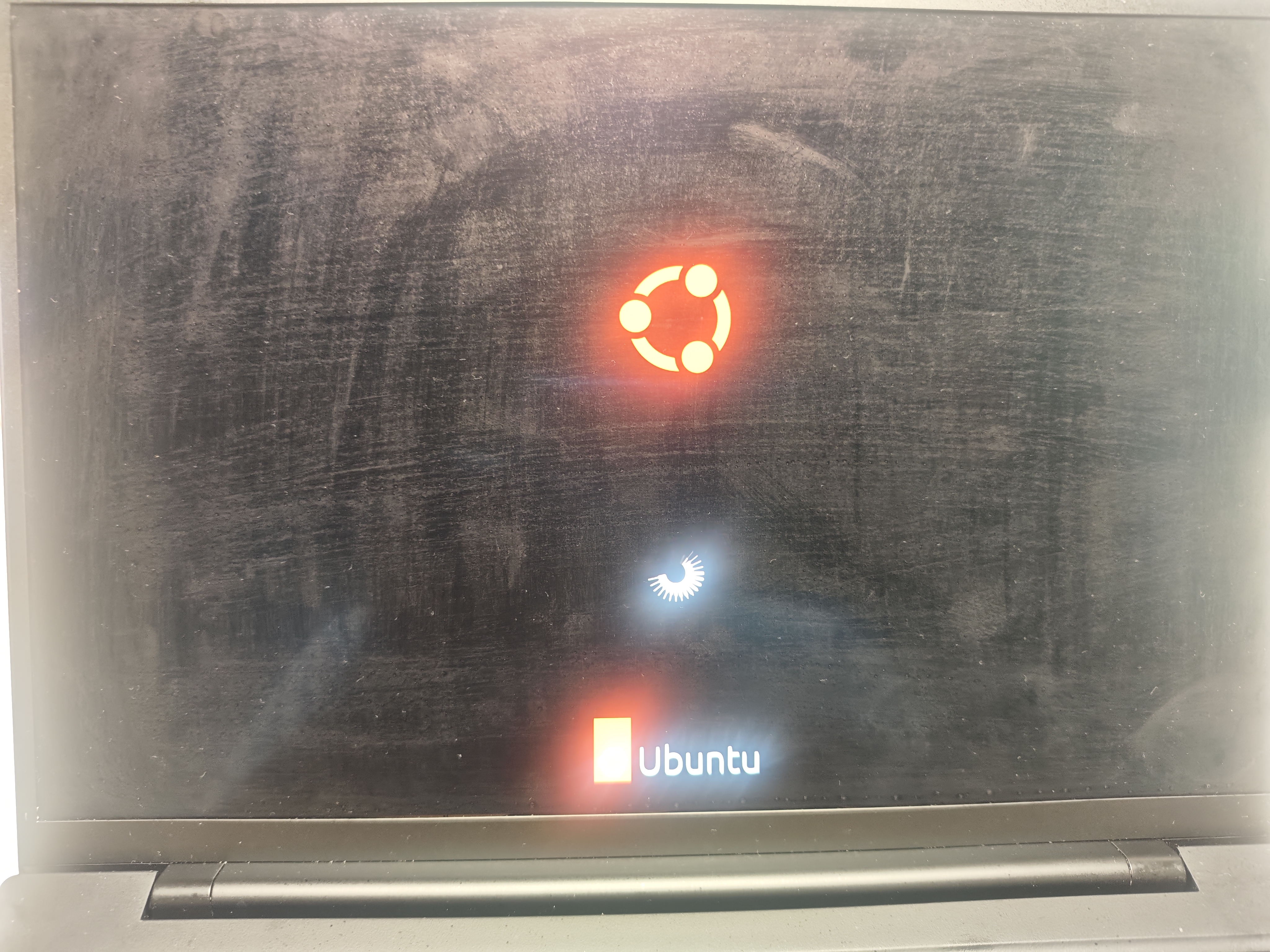 Ubuntu 26.04 LTS starting on the Snapdragon laptop