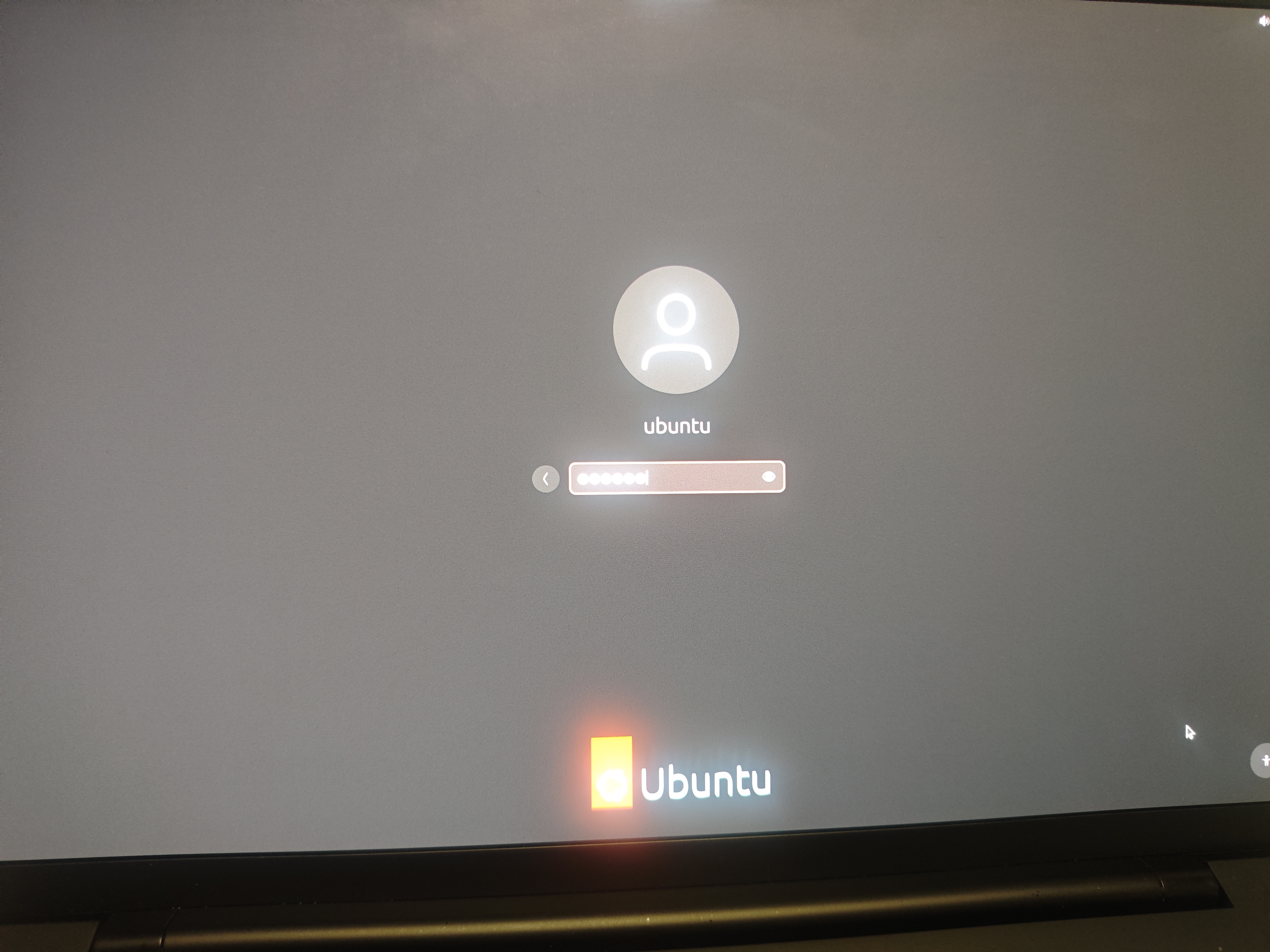The Ubuntu login screen showing the ubuntu user